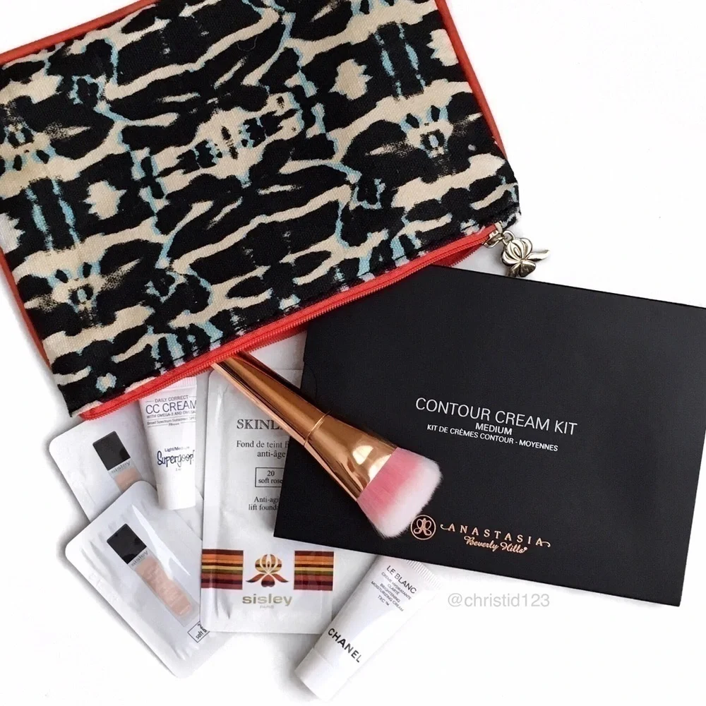 Makeup Bundle - Picture 1 of 5